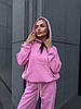 Рожевий жіночий базовий повсякденний костюм-двійка оверсайз із щільної петлі: об'ємне Худі та прямі Штани, фото 4