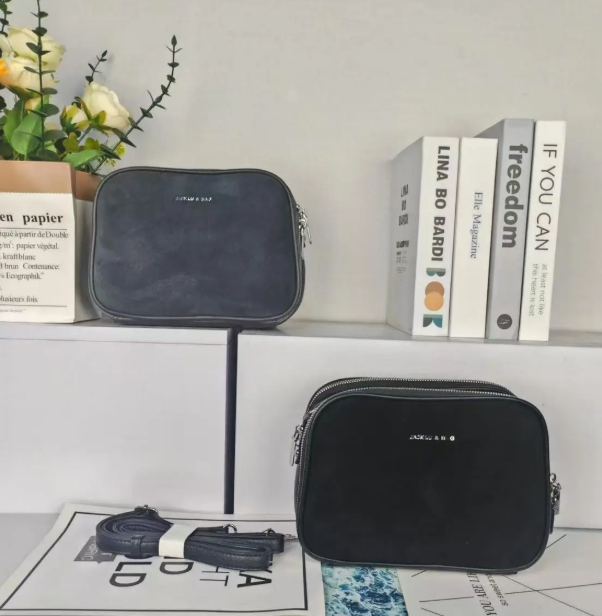 Сумка жіноча крос-боді замшева 23*16 см на блискавці в різних кольорах Zhenya, фото 1