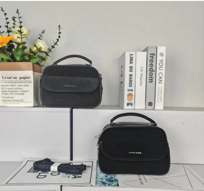 Сумка жіноча крос-боді замшева 23*17 см на блискавці в різних кольорах Zhenya, фото 1