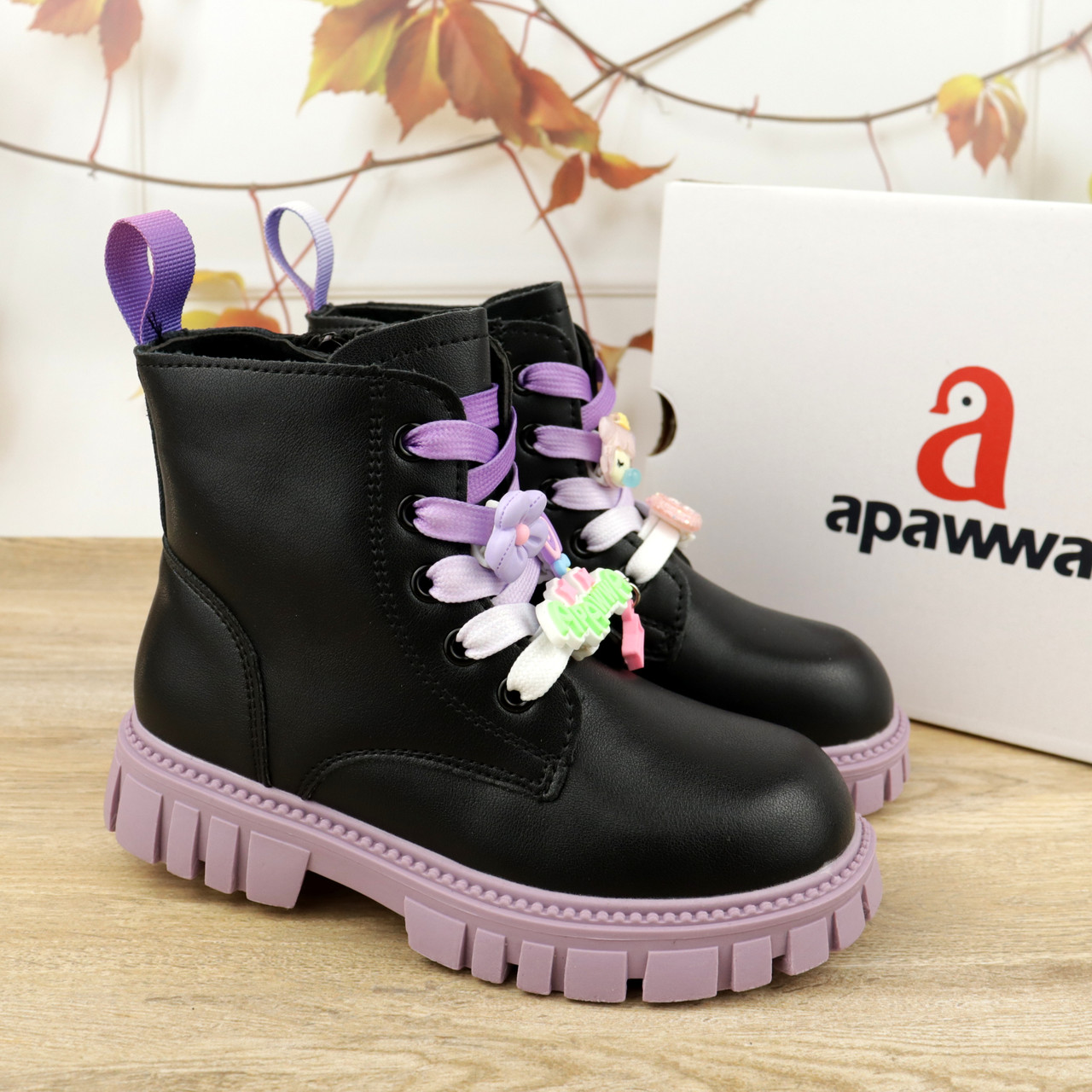 Черевики для дівчинки чорні демісезонні з бузковою підошвою Apawwa