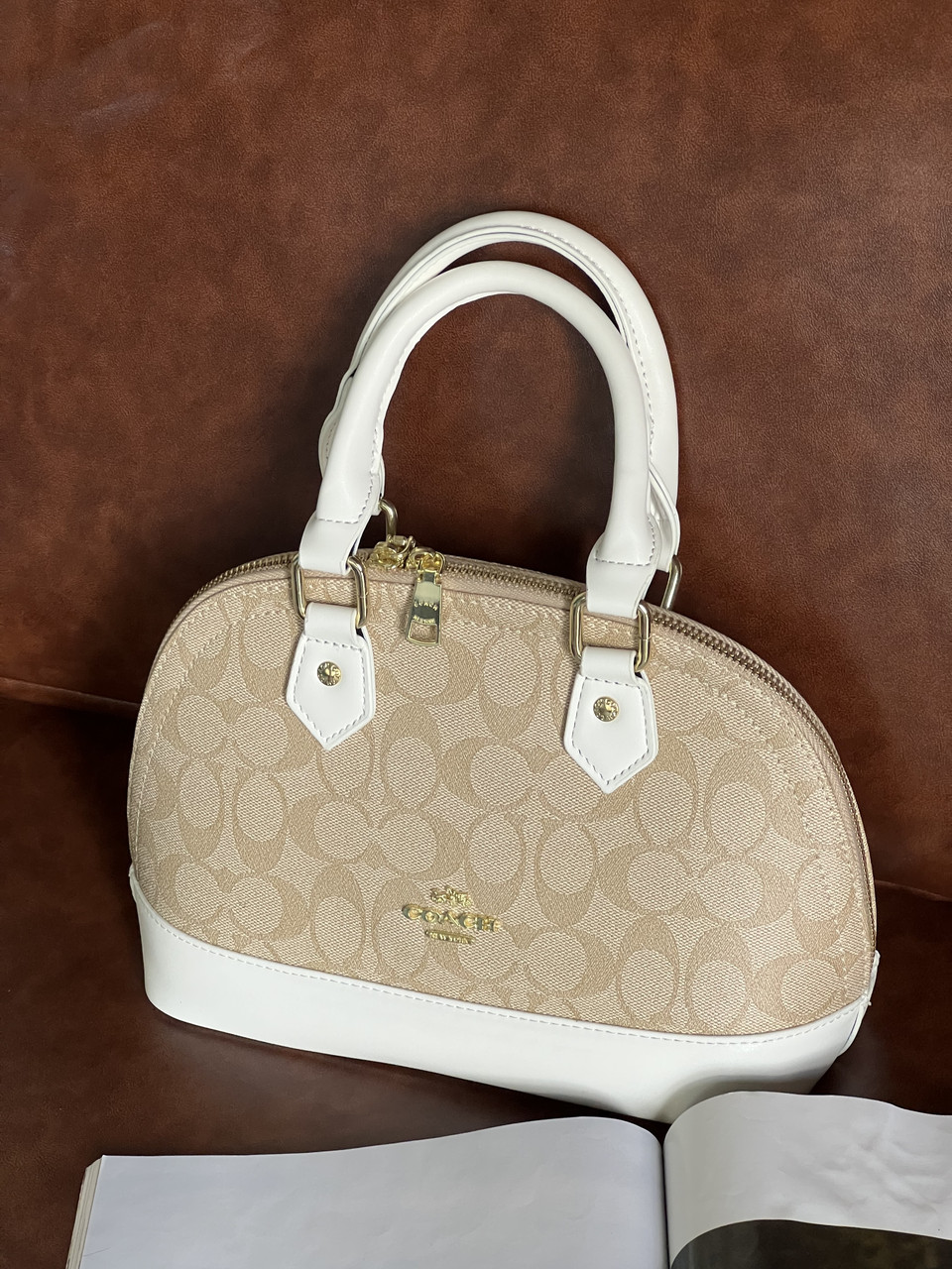 Жіноча сумка Coach Mini Sierra Satchel бежево-білий через плечі Коуч, фото 1