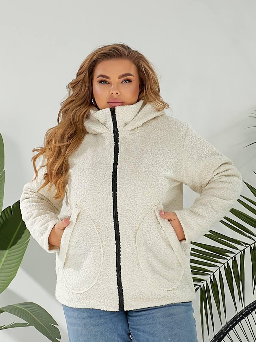 Утеплена жіноча куртка букле для повних жінок колір молочний
