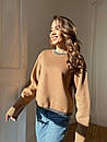 Жіночий в'язаний светр оверсайз зі спущеним плечем і контрастною смужкою (р. 42-46) 61sv3446, фото 5