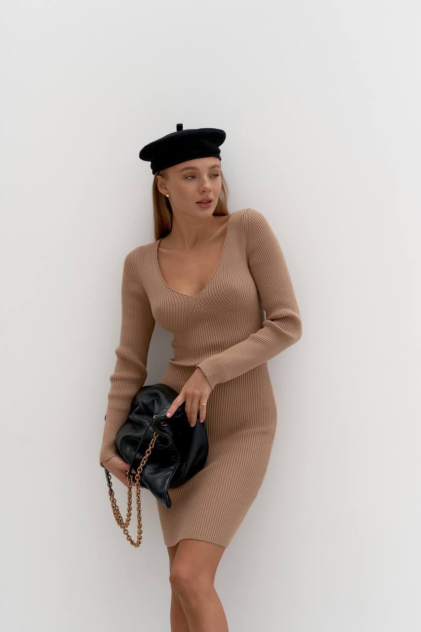 Жіноча базова сукня тепла по фігурі з вирізом на грудях (р. 42-46) 61py6137, фото 1