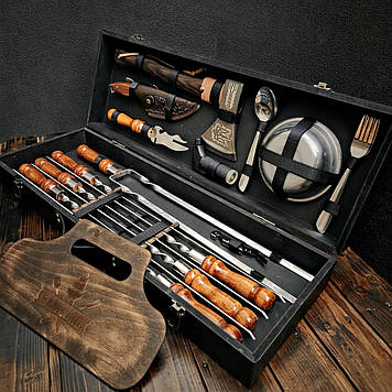 Подарунковий набір шампурів "Гайдамак" у дерев'яному кейсі.