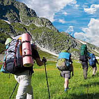 Що взяти з собою у подорож: необхідні речі для комфортного відпочинку на природі