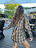 Вільна жіноча сорочка з фланелі у світло-бежеву карту, фото 4