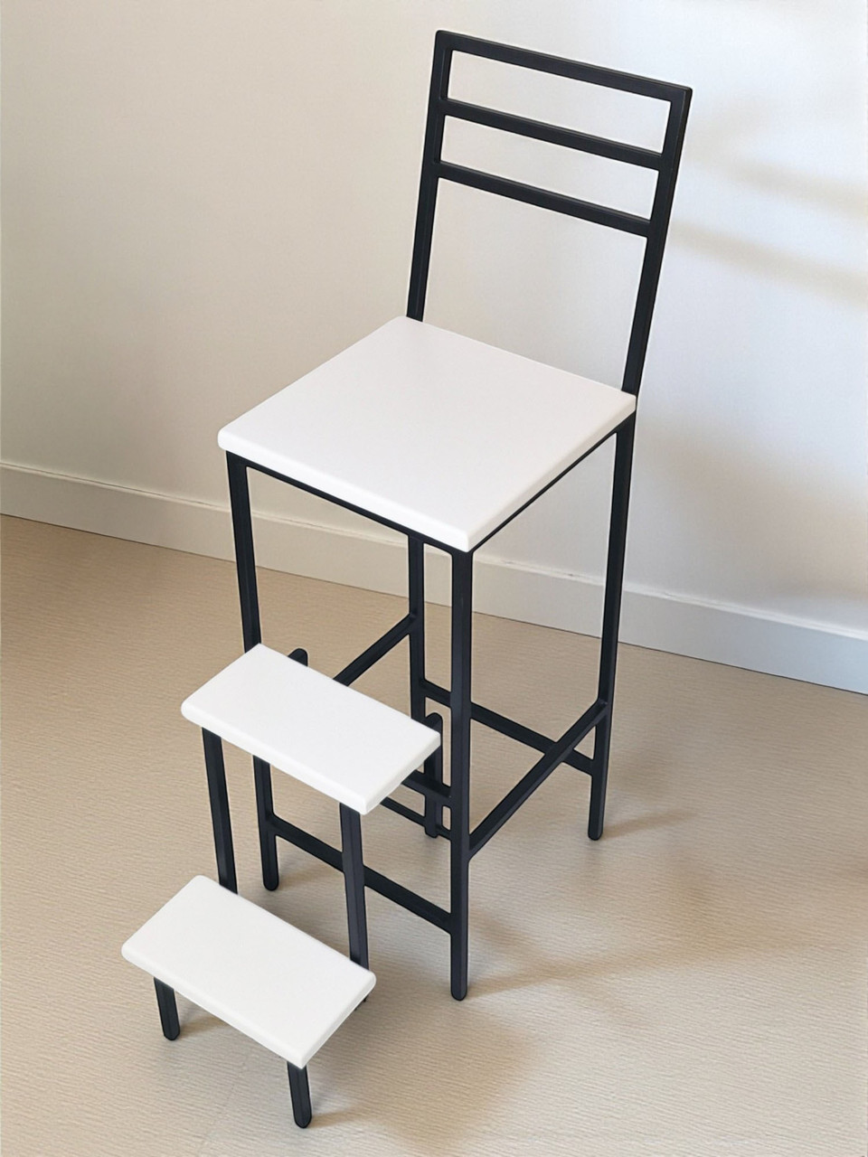 Стілець барний драбина Лофт Magnus чорний/білий 65 см, фото 1