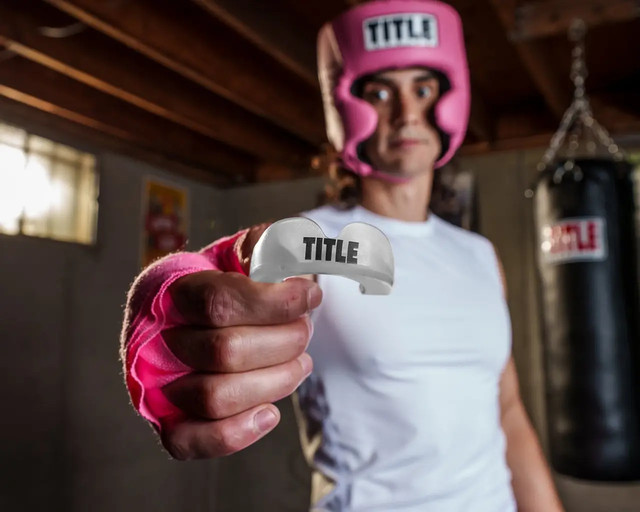 Капа боксерская для бокса ММА кикбоксинга тхеквондо и единоборств TITLE взрослая прозрачная одночелюстная