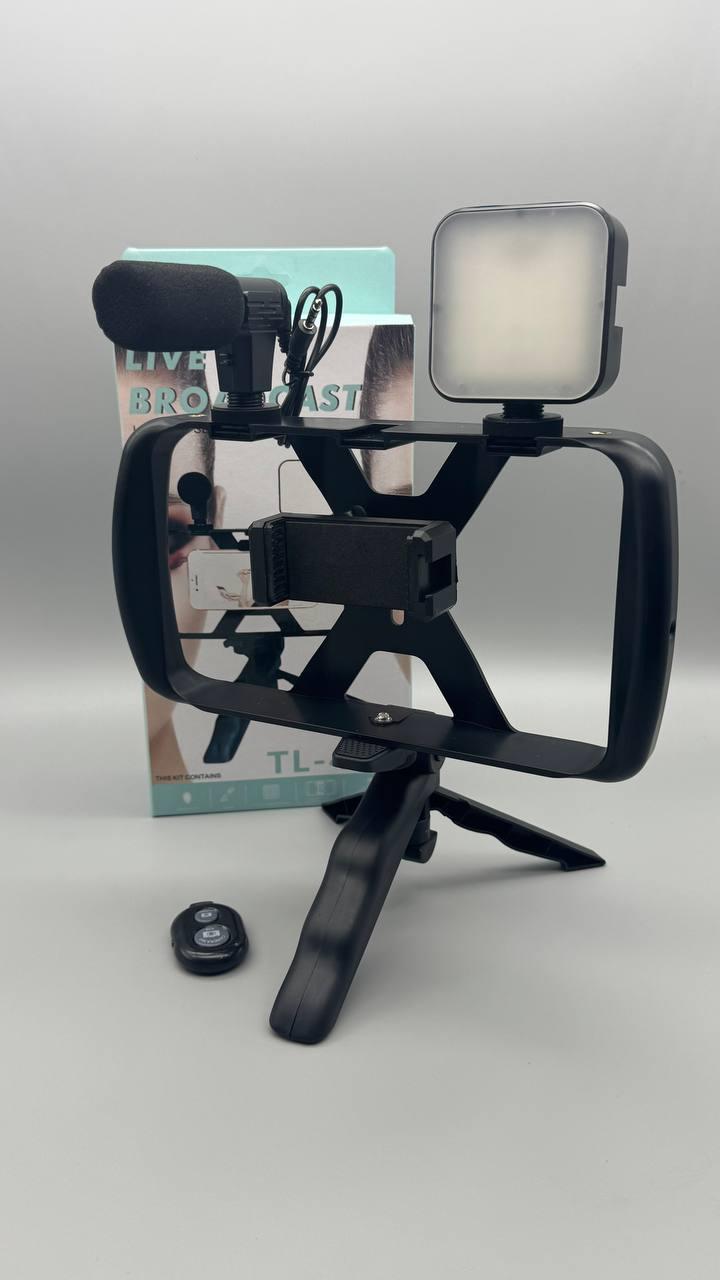 Штатив для селфі 4 в 1 з підсвічуванням та мікрофоном