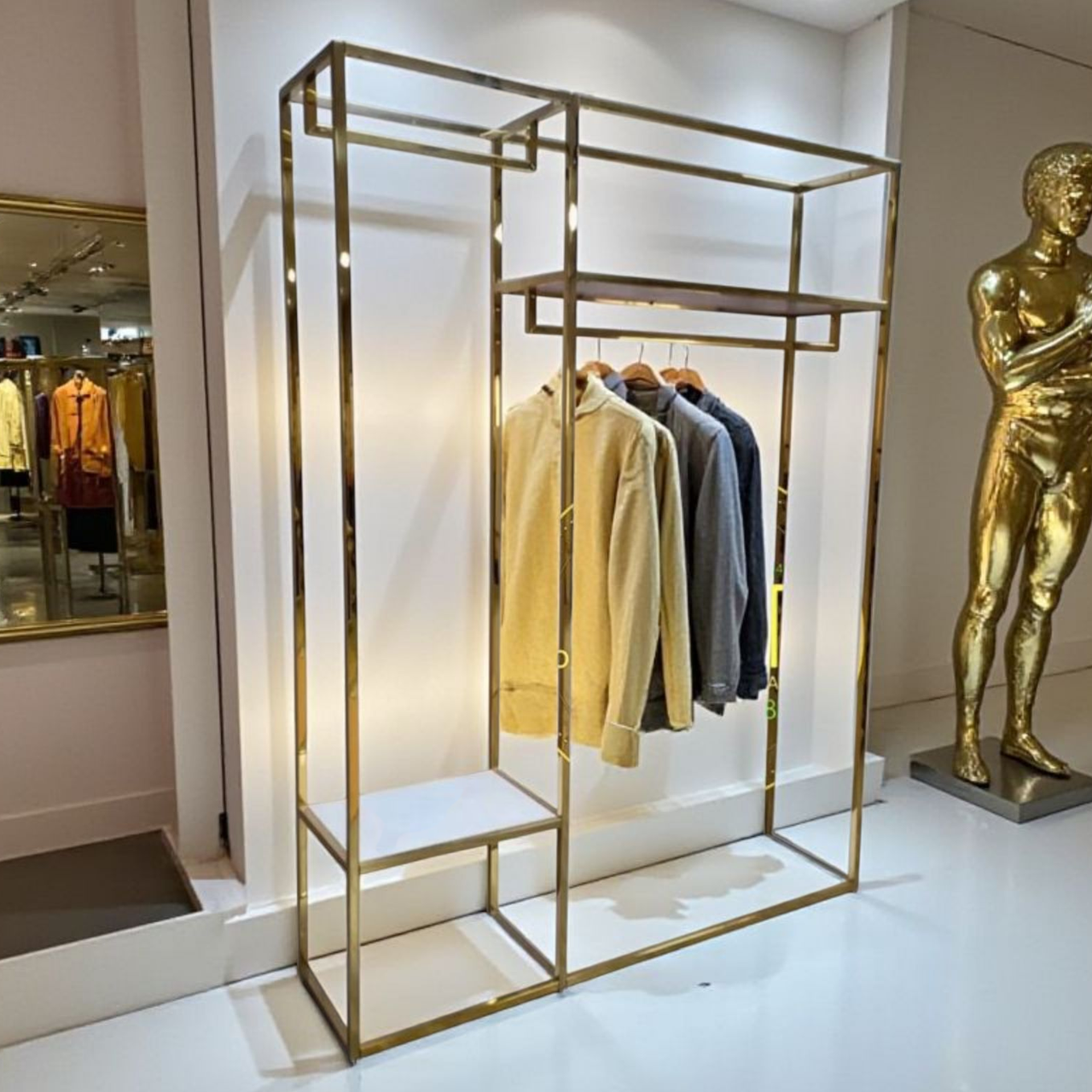 Стійка для одягу металева хромована з полицями, торговельне обладнання для магазину, шоу-руму, фото 1