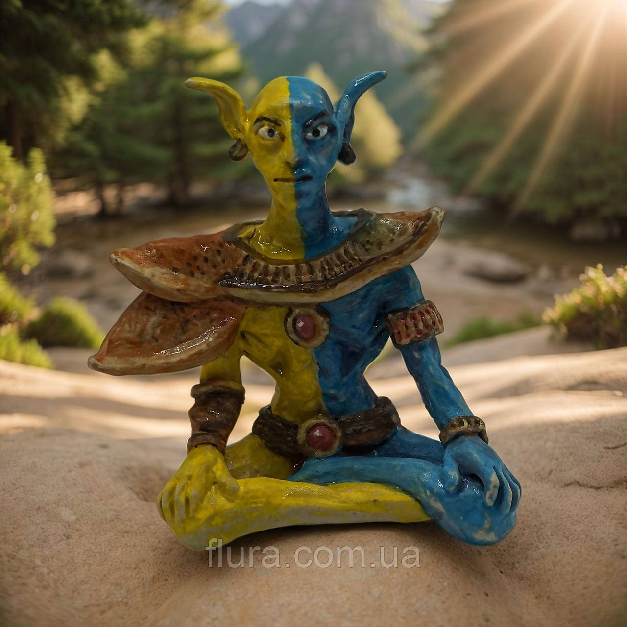 Оригінальна статуетка-оберіг для дому керамічна / Фігурка-талісман ручної роботи з кераміки