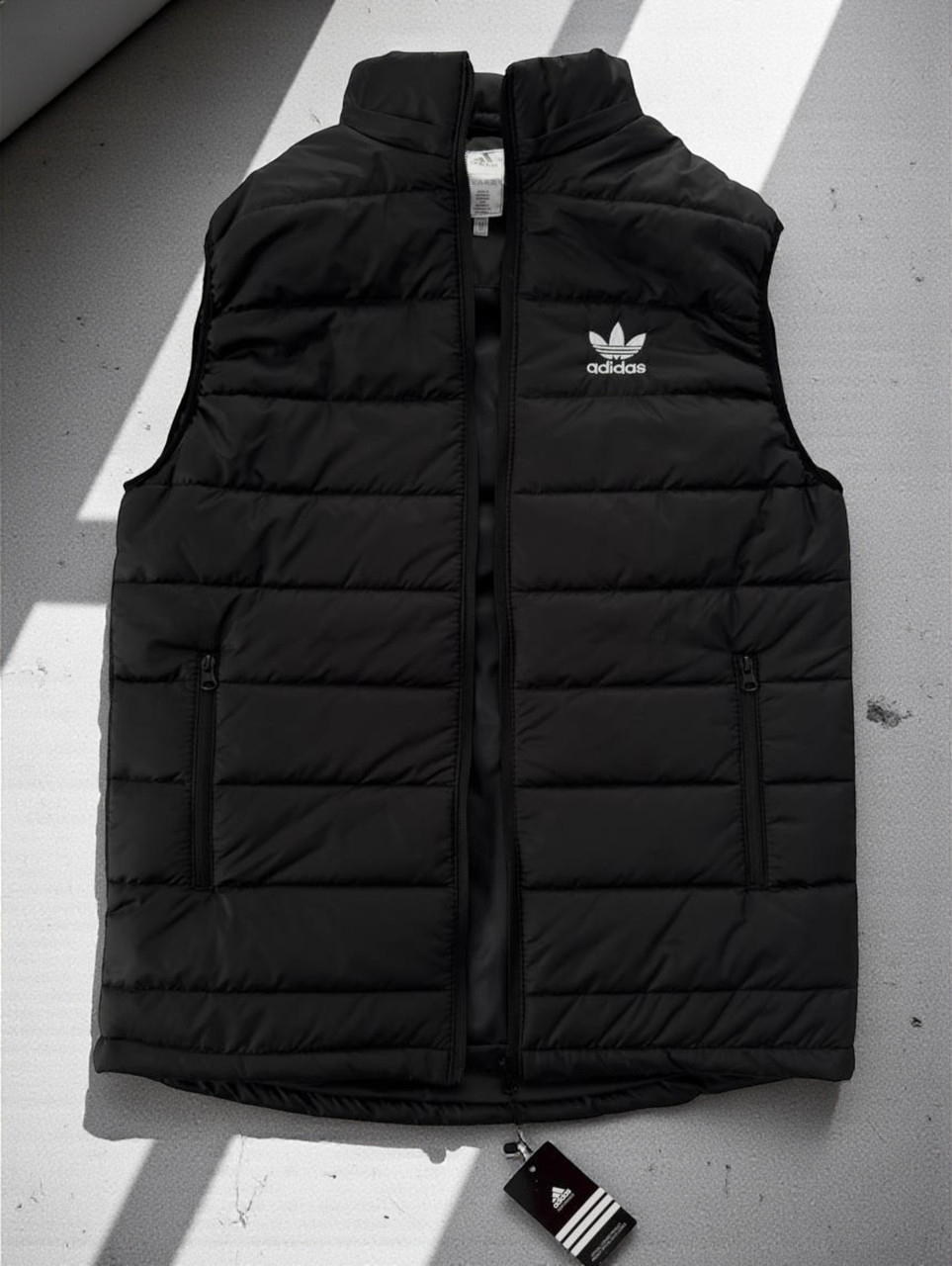 Чоловіча жилетка безрукавка Adidas спортивна стильна з капюшоном Туреччина чорна | Жилет чоловічий. живе фото, фото 1