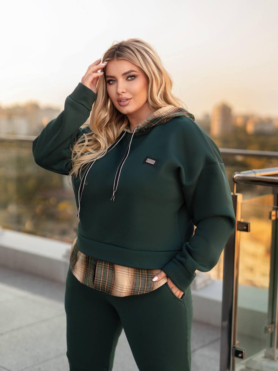 Костюм зі вставками з сорочкової тканини зеленого кольору, фото 1