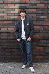 Стильна чоловіча вітровка-бомбер із кишенями в різних кольорах