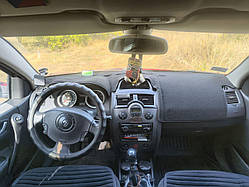 Накидка на торпеду Renault Megane II 2 пок. 2002–2009 чохол килимок накидка на панель приладів авто Рено Меган 3