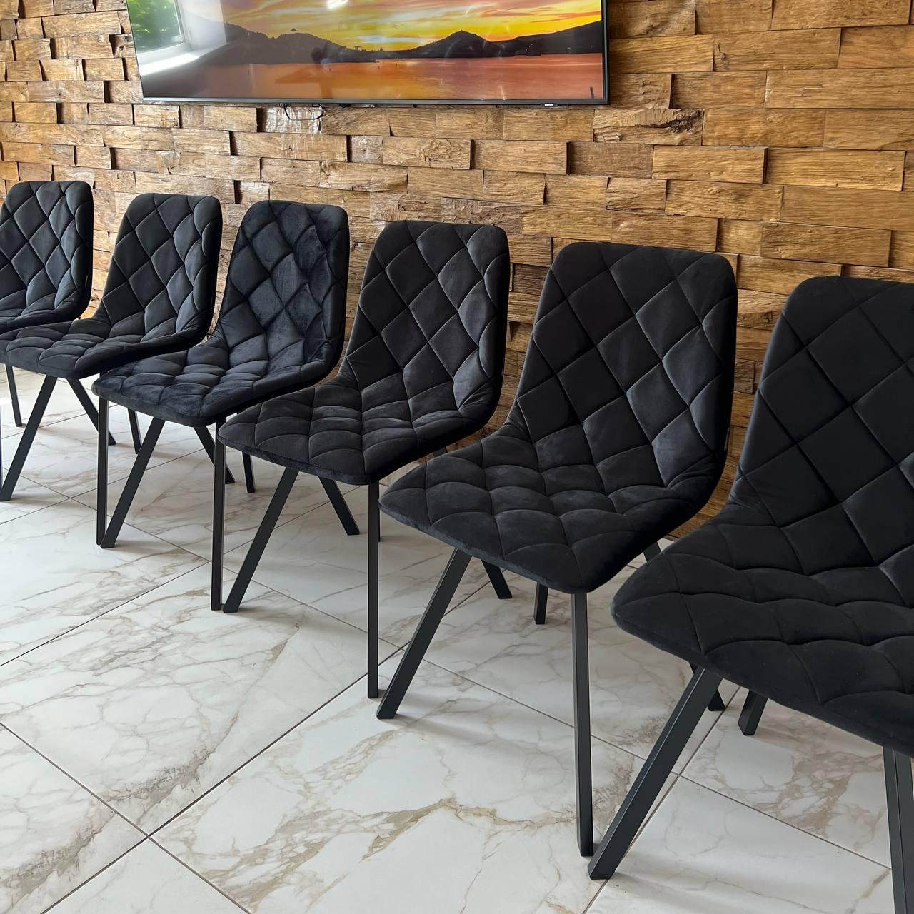 М'який стілець CANA зі спинкою в чорному велюрі на металевому чорному каркасі, фото 1