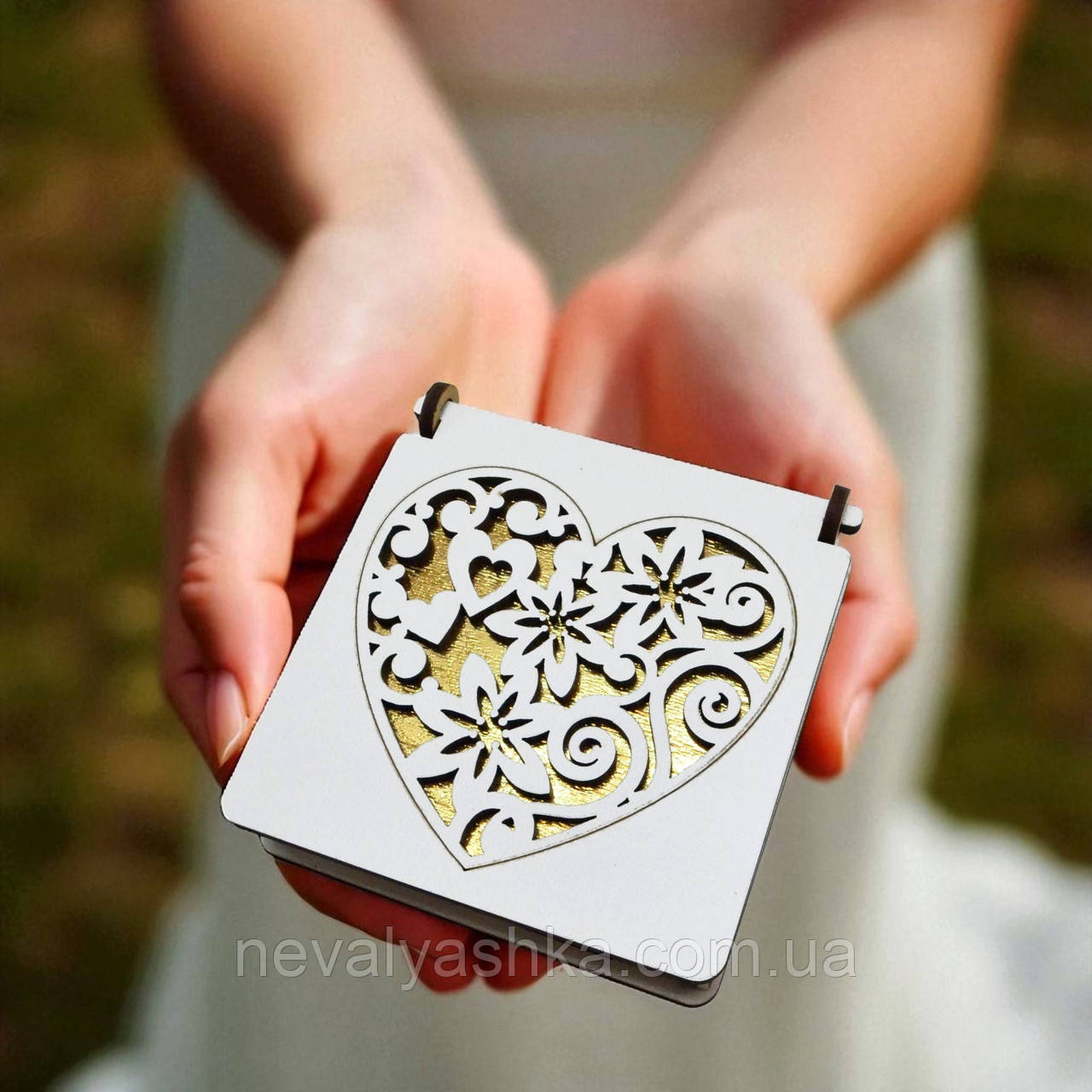 Весільна Підставка для Обручок 10 см, Футляр "Серце з Вензелями" Дерев'яна Коробочка для Каблучок Футляр на Весілля