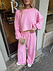 Рожевий стильний жіночий базовий костюм 2-ка: укорочений Кроп-світшот і широкі Штани на гумці, фото 4