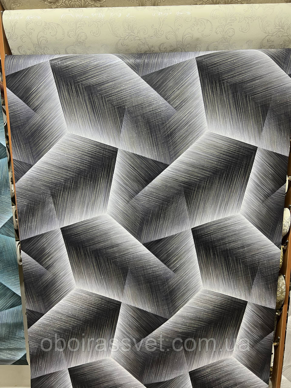 Шпалери Геліос 1628-04 вініл гарячого тиснення довжина рулону 15 м ширина 1.06 м = 5 смуг по 3 м кожна