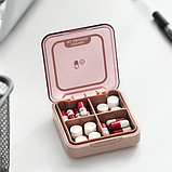 Таблетниця/органайзер/ контейнер 7.5 х 7.5 х 2.3 см для таблеток і ліків 4 відділення рожевий, фото 4