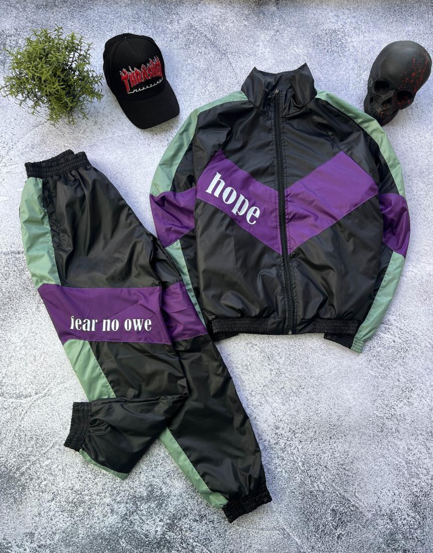 Осінній чорний спортивний чоловічий костюм з принтом