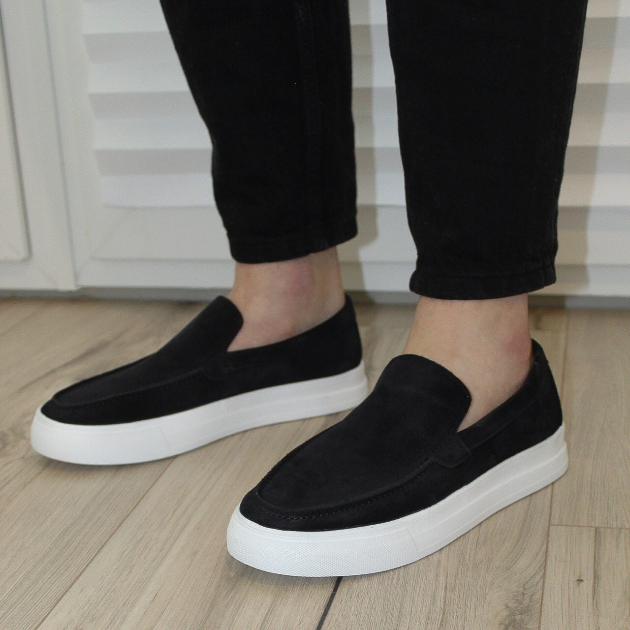 Стильні замшеві лофери на білій підошві 40 розмір, фото 1