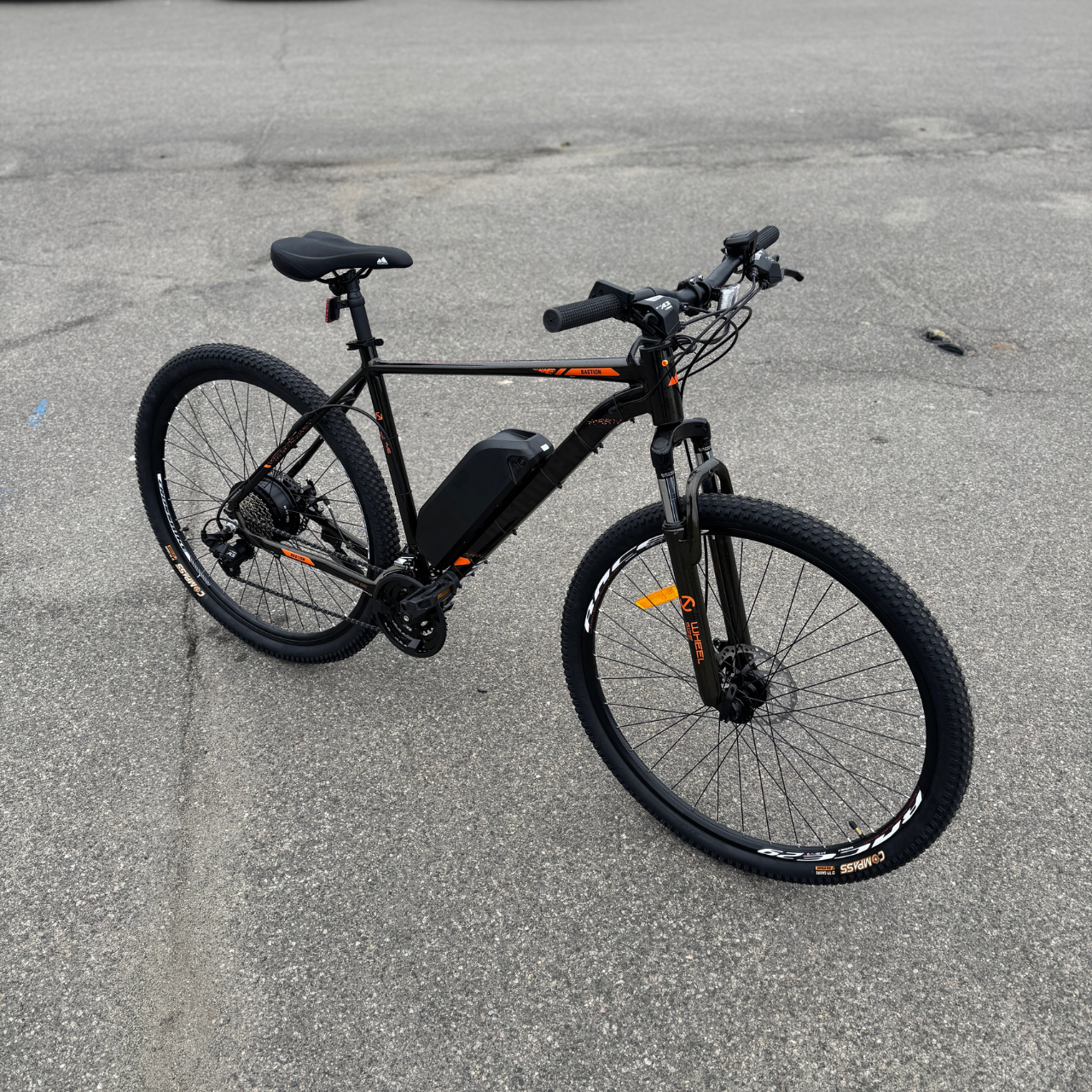 Велосипед з Е-комплектом AL 29" Discovery BASTION 2025 48 В 500Вт MXSUS 10 Ah/ до 35 км запас ходу+дисплей LSD10+Pas-ассистент