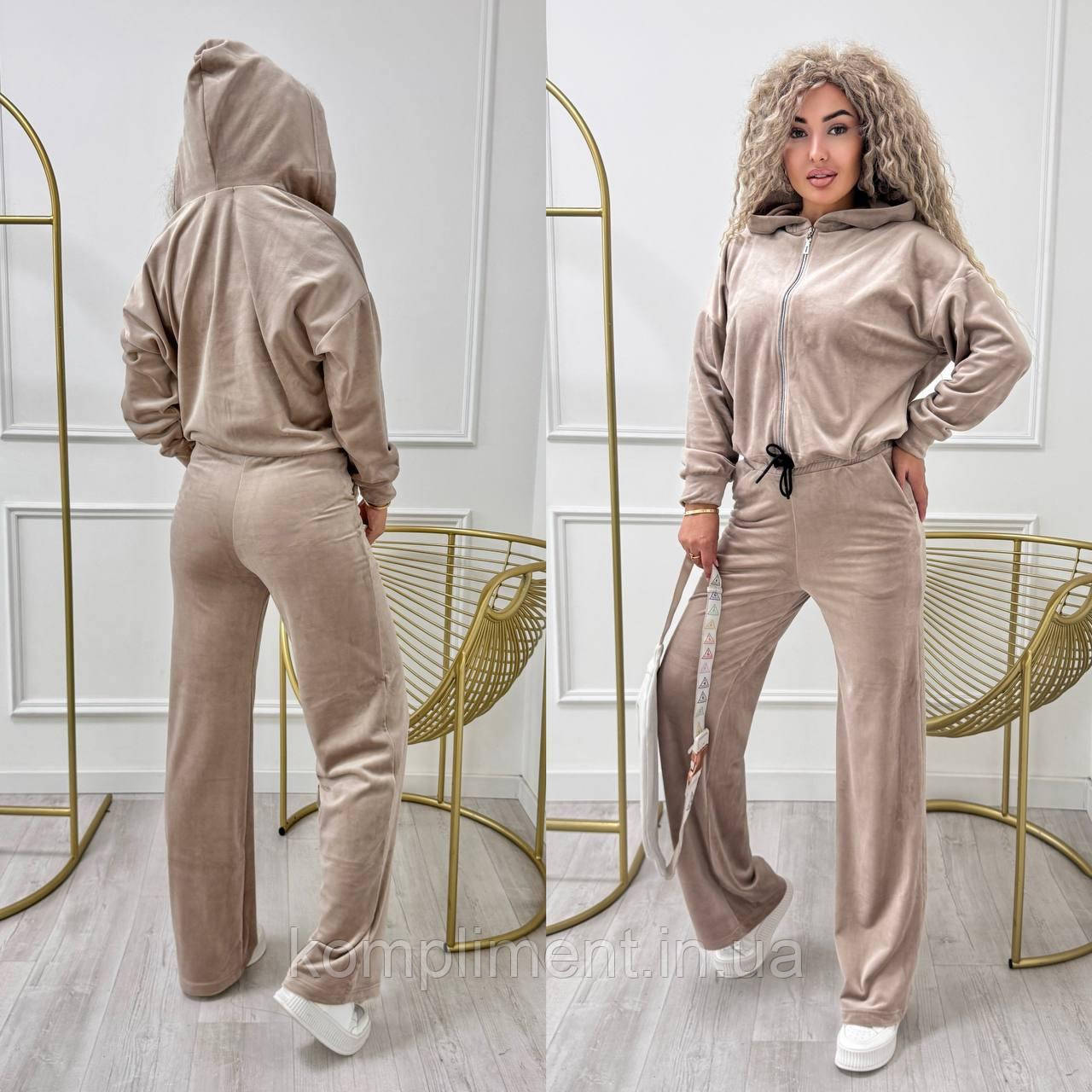 Жіночий стильний спортивний велюровий костюм із капюшоном, бежевий