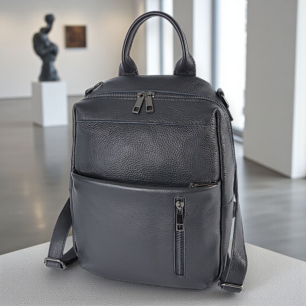 Шкіряний міський сумка рюкзак жіночий чорний місткий трансформер з натуральної шкіри, фото 1