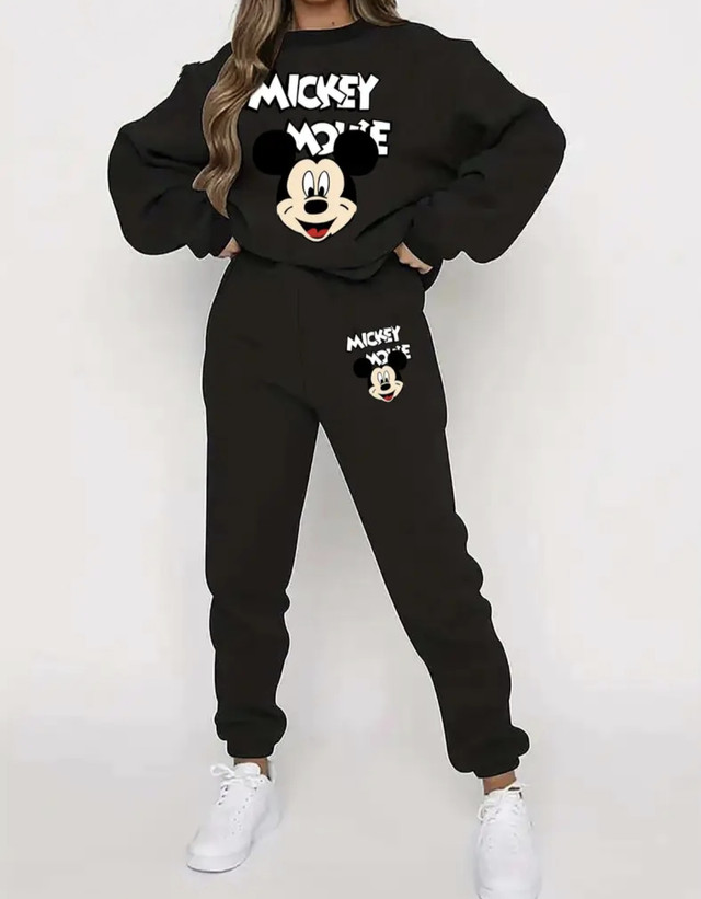 Теплый костюм женский из трехнитки с капюшоном