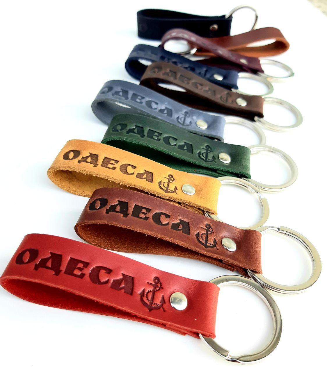 Сувенірні шкіряні брелки на ключі з написом Одеса