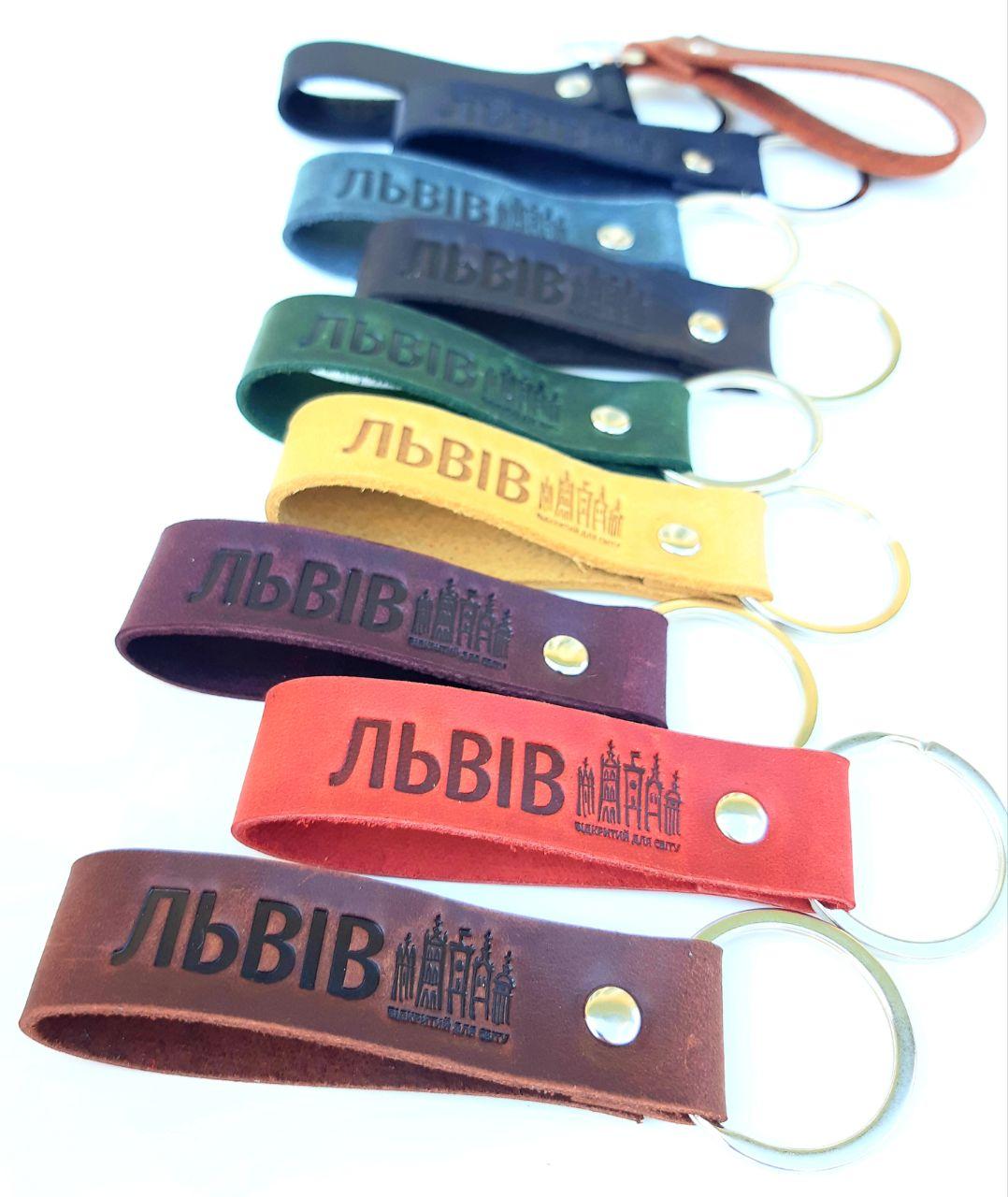 Сувенірні шкіряні брелки на ключі з написом Львів