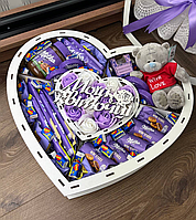 Подарунковий бокс із цукерками та мильними трояндами Солодкий подарунок серце Подарункові цукерки мілка Подарунки для жінок