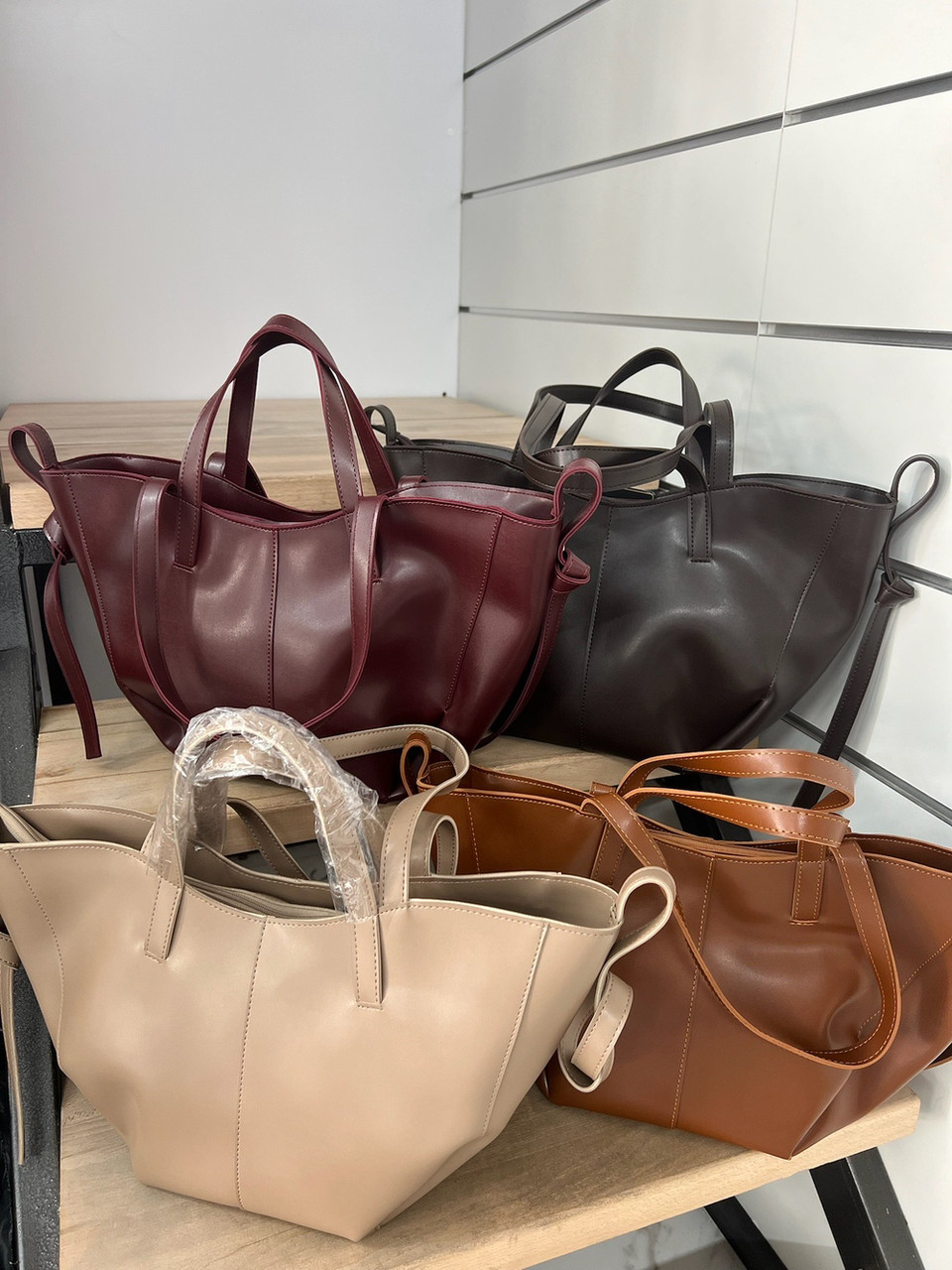 Жіноча сумка бордо містка 48*25 см на блискавці зі штучної шкіри Nata, фото 1