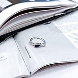 Срібне кільце Proba з натуральним сапфіром 0.62ct, фіанітами, вага виробу 2,42 г (2168782) 18 розмір, фото 2