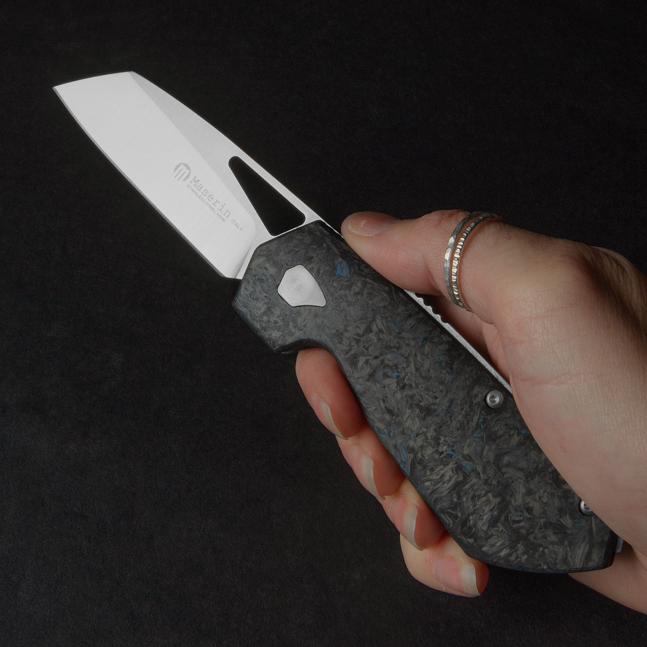 Ніж Maserin W2, M390,  fat carbon, синій 371/B