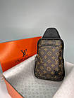 Чоловіча сумка слінг Луї Вітон Нагрудна туристична Louis Vuitton шкіряна через плече Ділова сумка коричнева, фото 2