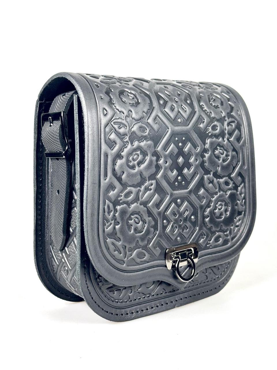 Жіноча шкіряна сумка ручної роботи з тисненим орнаментом «Вишиванка», чорного кольору, 20*21*9 см, фото 1