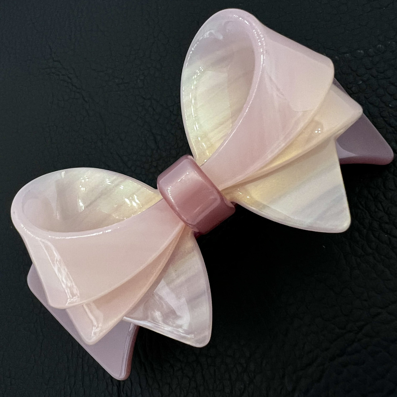 Шпилька автомат для волосся елегантний бантик ніжно-лилового кольору з перламутром довжина 9 см висота 3 см