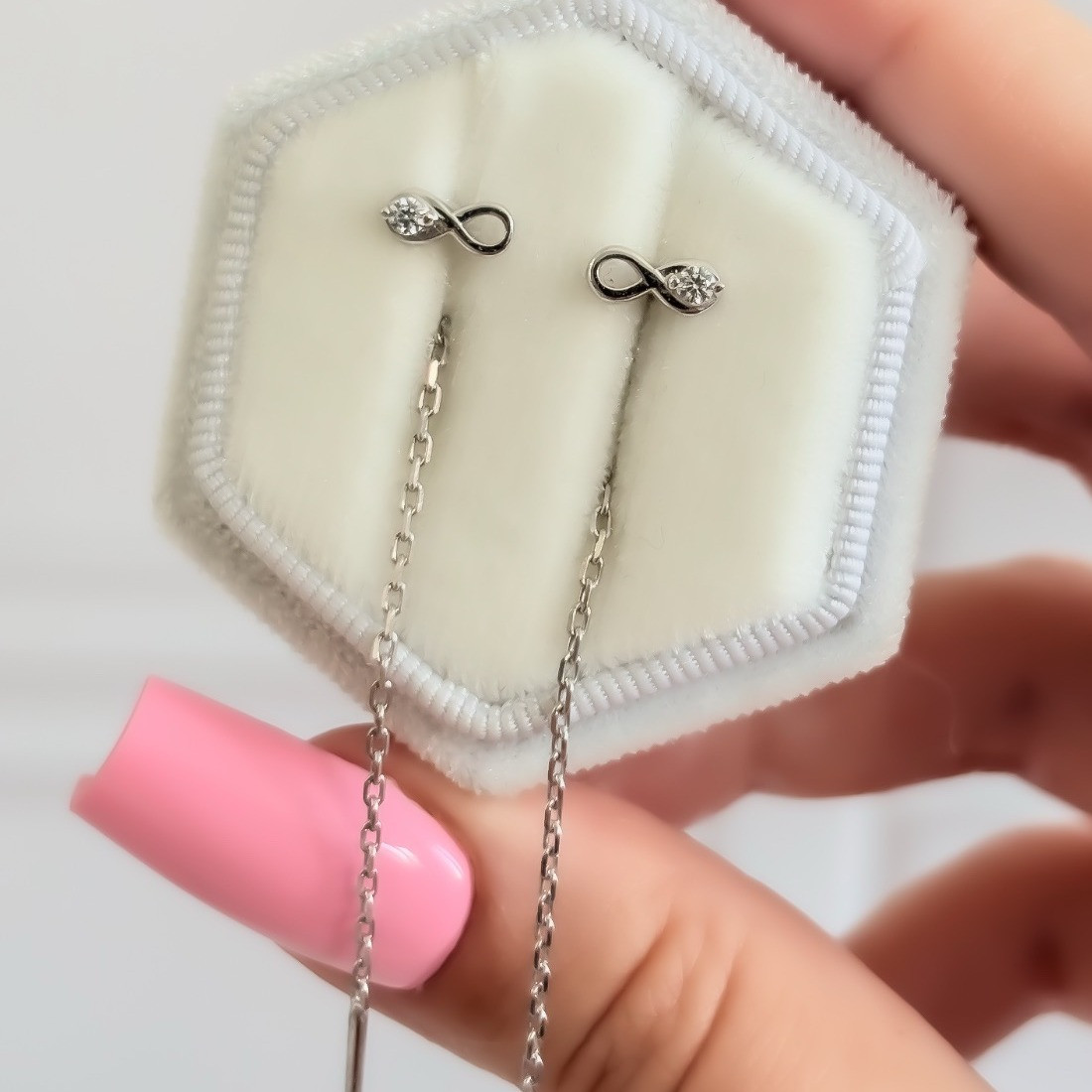 Сережки-протяжки срібні з нескінеченністю і камінчиком «Endlessness» 7 см, фото 1