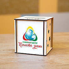 Подарунок школяру. Подарунок на 1 вересня. Подарунок з логотипом. Корпоративний подарунок. Скарбничка 12 см