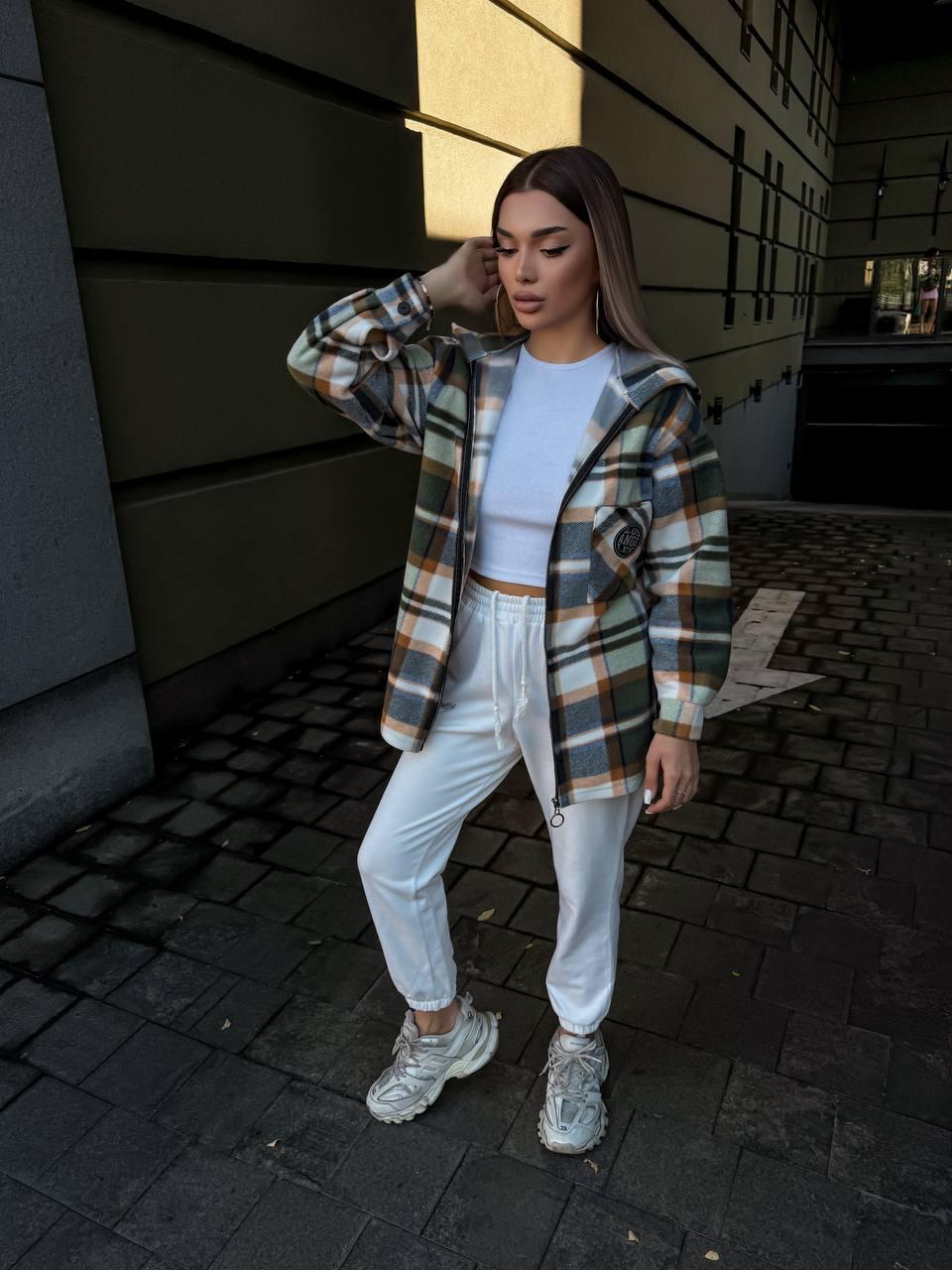 Тепла жіноча кофта з флісу на змійці з капюшоном у зелену карту, фото 1