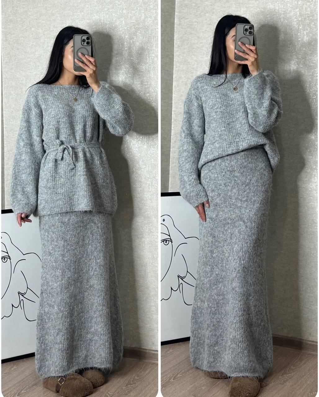 Сірий жіночий повсякденний базовий теплий м'який костюм-двійка з ангори в рубчик: Спідниця максі та Джемпер, фото 1