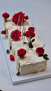 Найкращий весільний торт в Києві тренд 2025 Довгий прямокутній торт