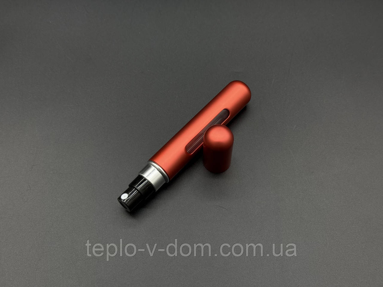 Атомайзер для спрей-духів з отвором для наповнення 109х17мм на 8мл. Червоний колір, матовий.