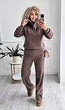 Теплий коричневий жіночий костюм зі щільного трикотажу у вільному стилі, фото 4