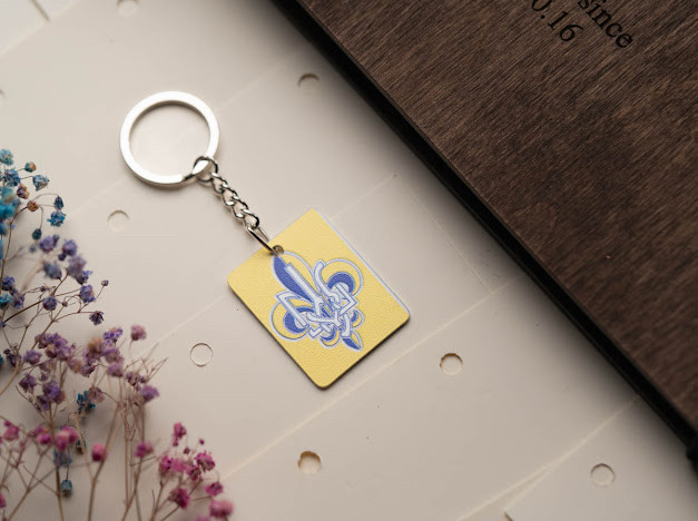 Брелок металевий з УФ-друком. Тризуб жовтого кольору 33х43мм, фото 1