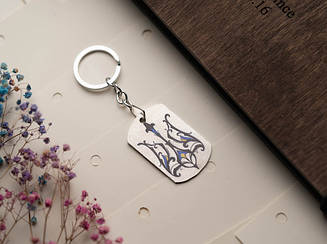 Брелок металевий з УФ-друком. Тризуб 50х30мм.