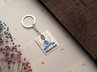 Брелок металевий з УФ-друком. "Ukraine" 30х40мм.